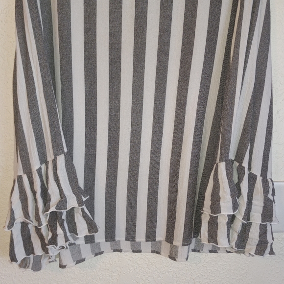 ODDY Bell Sleeve Blouse - Picture 3 of 8